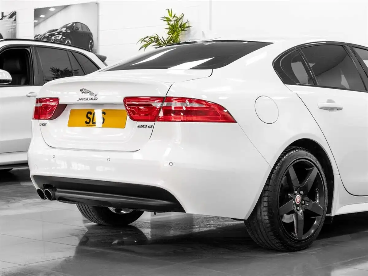 2017-jaguar-xe-20d-r-sport-180ps-1999cc-big-29