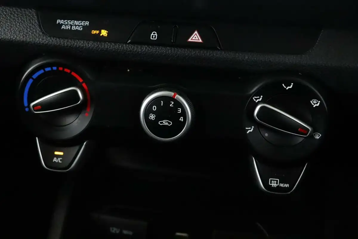 2021-kia-stonic-10-t-gdi-2-99bhp-big-19