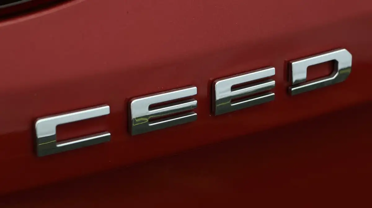 2019-kia-ceed-16crdi-gt-line-big-19