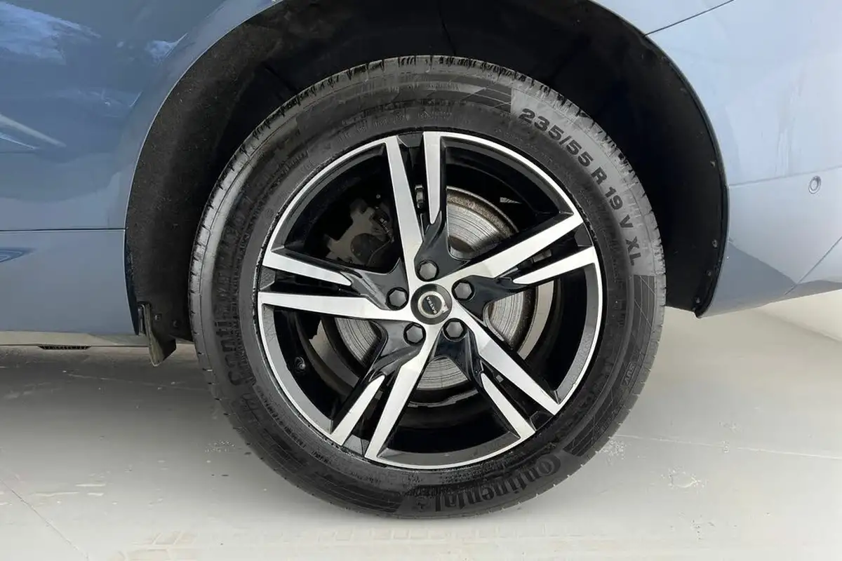 2021-volvo-xc60-20td-b4-r-design-awd-big-4