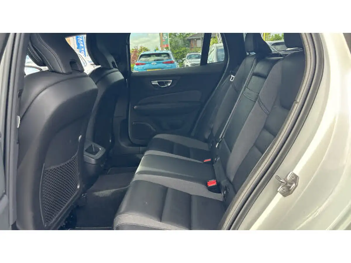 2021-volvo-v60-20-b4-r-design-big-15