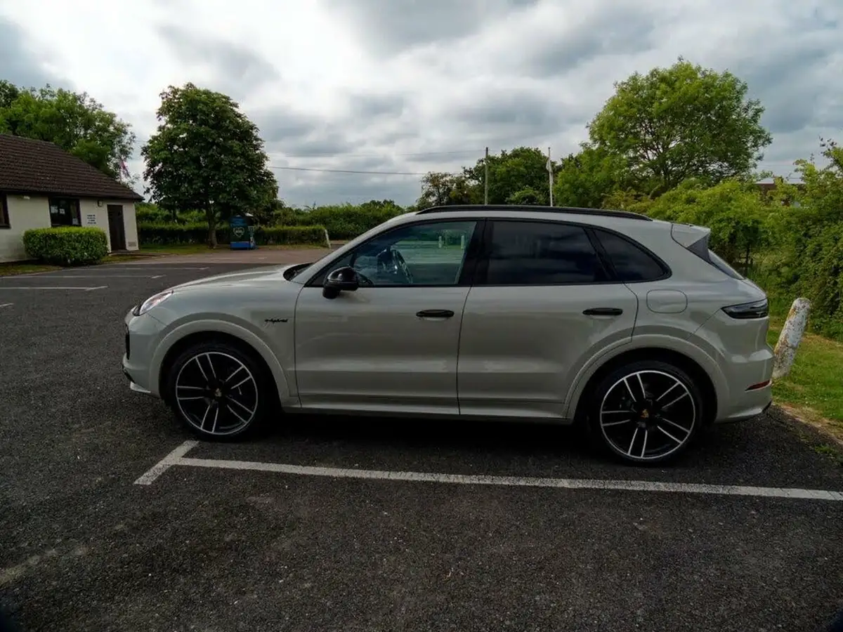 2023-porsche-cayenne-30-v6-e-hybrid-462ps-station-wagon-big-17