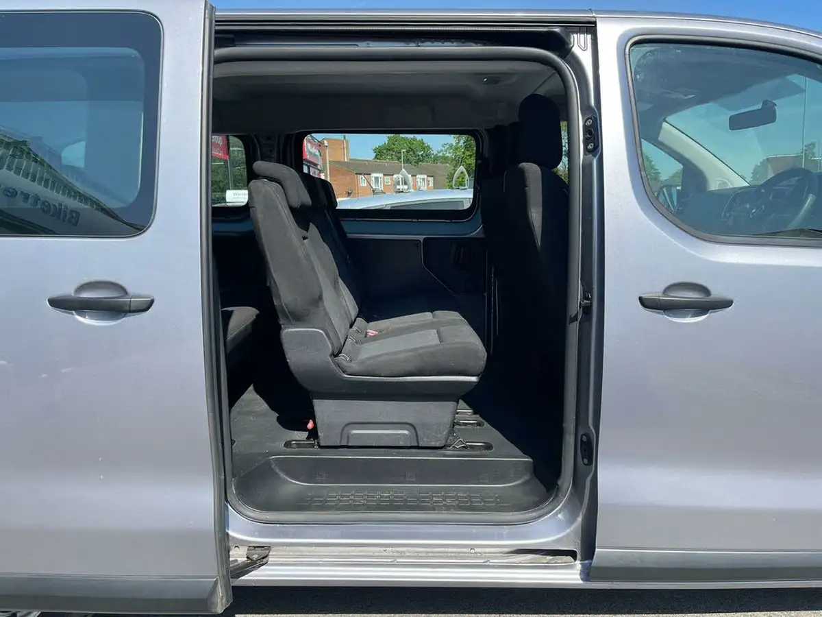2022-vauxhall-vivaro-life-e-combi-l-9-seat-big-18