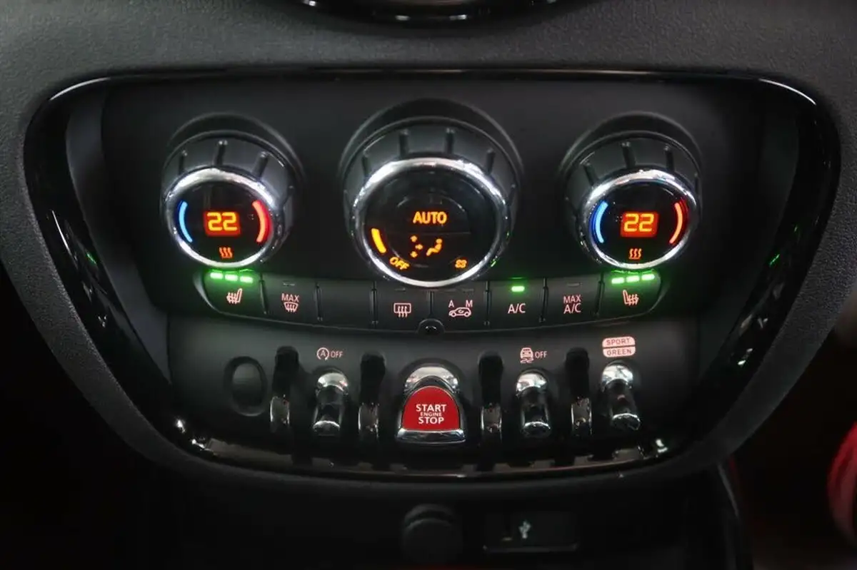 2021-mini-clubman-20-cooper-s-classic-big-17