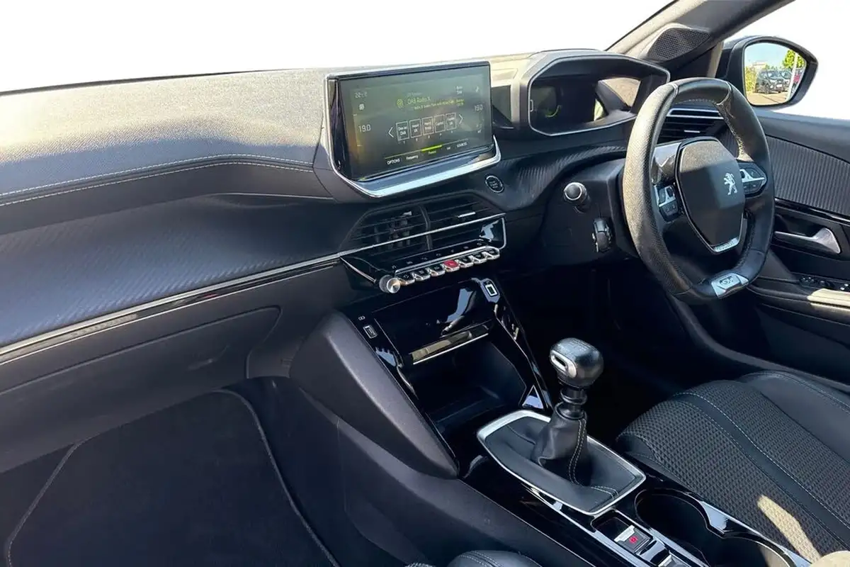 2021-peugeot-208-12-puretech-gt-100bhp-big-14