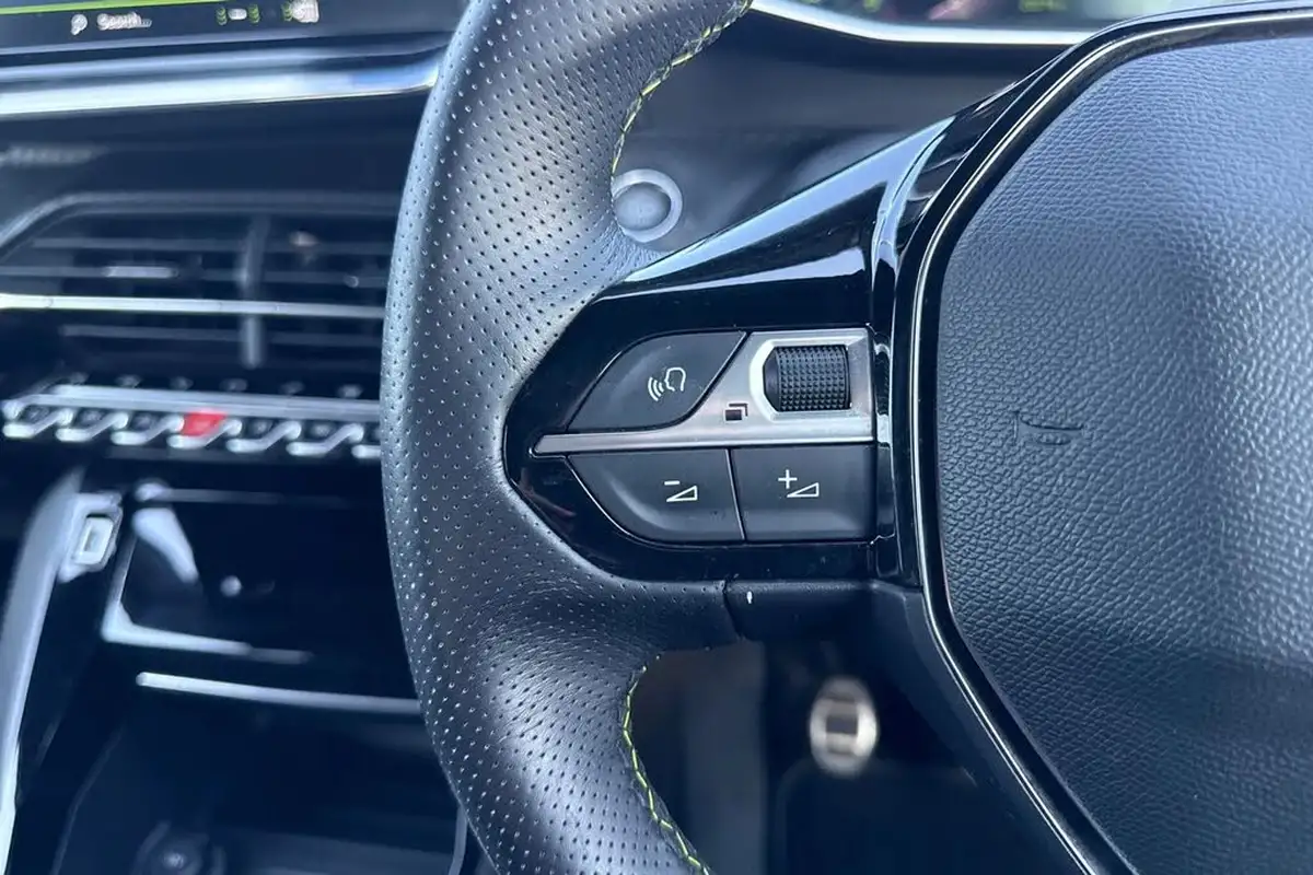 2021-peugeot-208-12-puretech-gt-100bhp-big-38