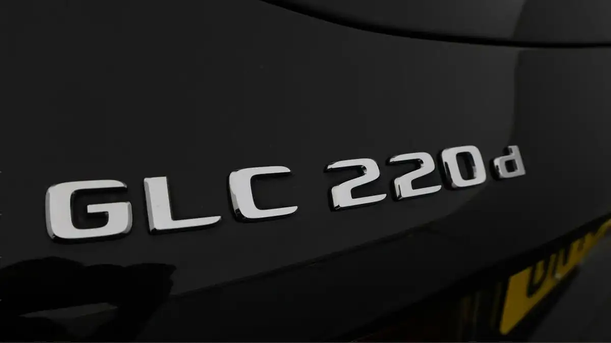 2020-mercedes-benz-glc-class-20d-glc220d-amg-line-station-wagon-5d-4matic-plus-big-19