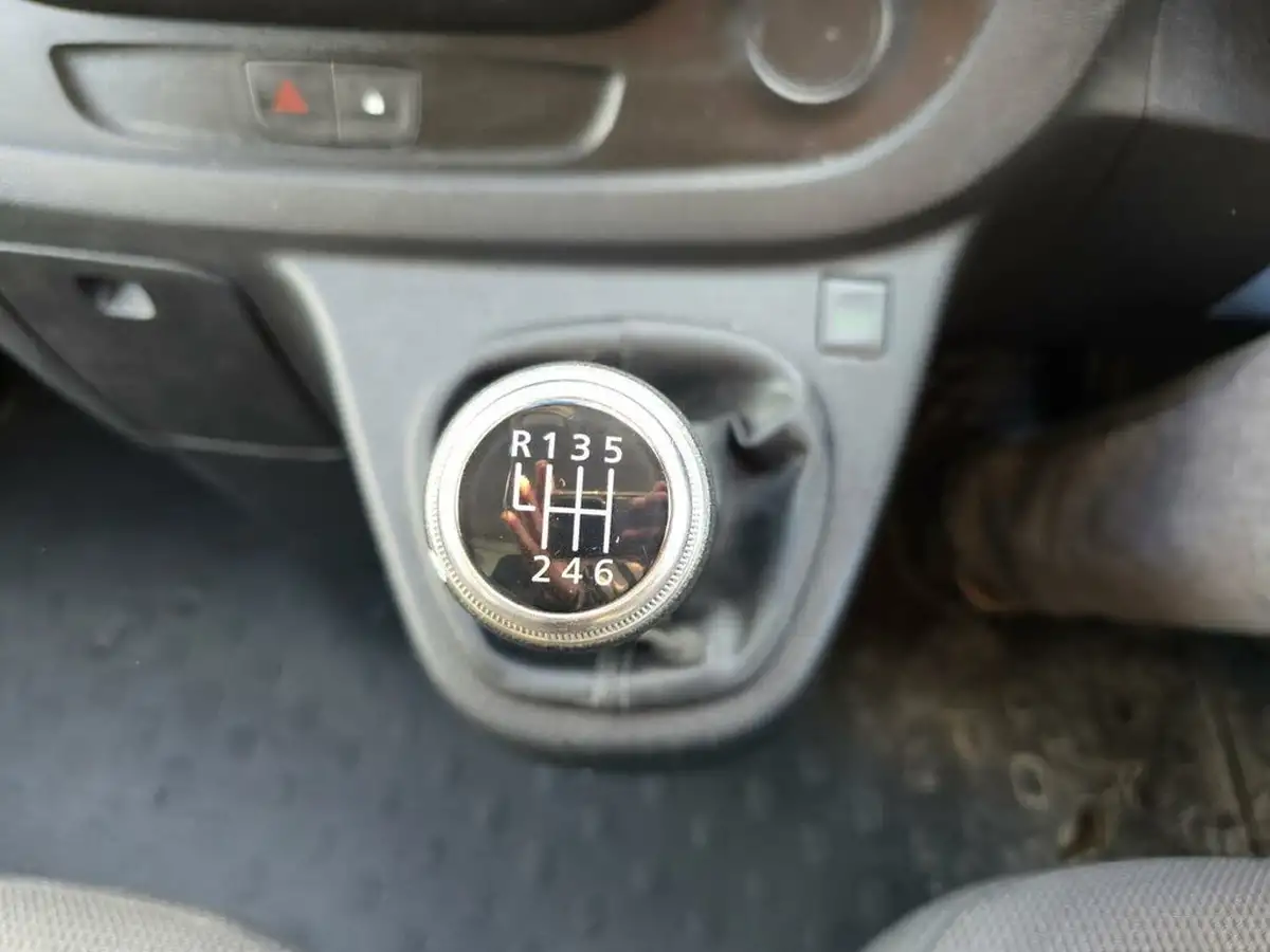 2021-renault-trafic-20dci-ll30-energy-120-business-panel-big-61