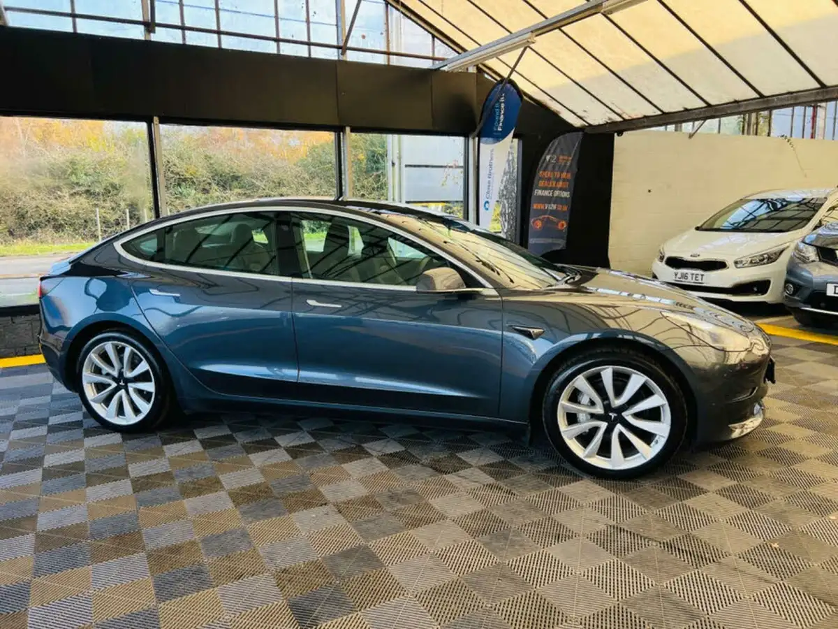 2020-tesla-model-3-e-long-range-big-2