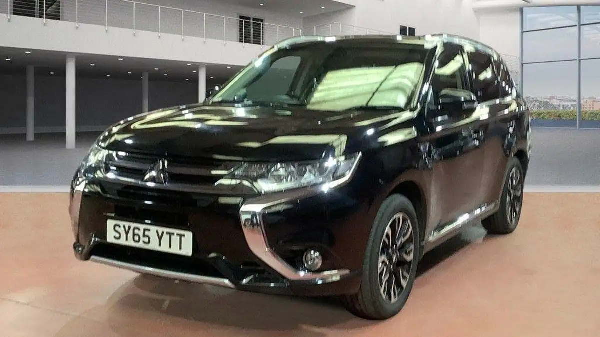 2015-mitsubishi-outlander-20-gx4h-phev-big-2