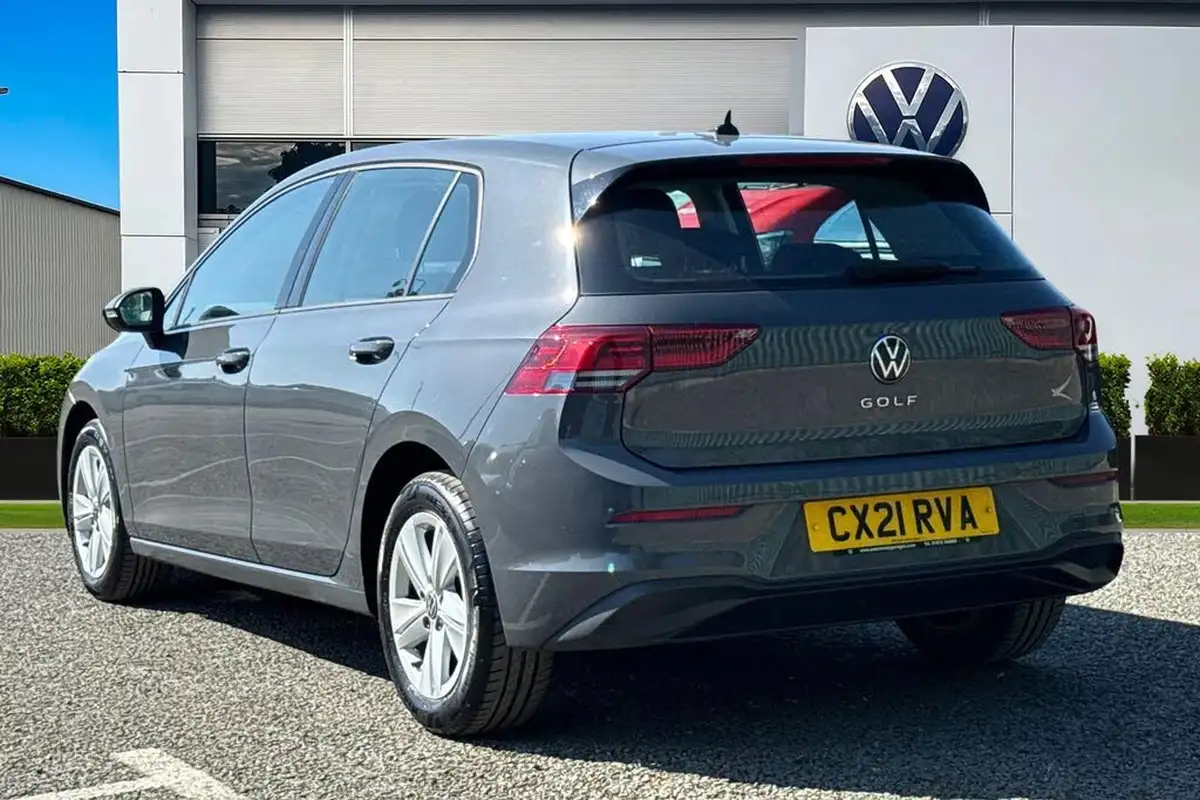 2021-volkswagen-golf-15-tsi-life-130ps-hatchback-big-1
