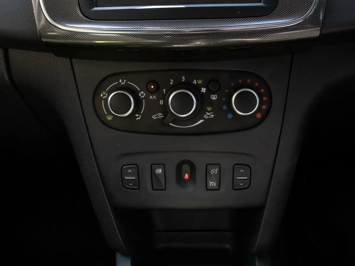2020-dacia-logan-mcv-stepway-09-tce-comfort-big-31