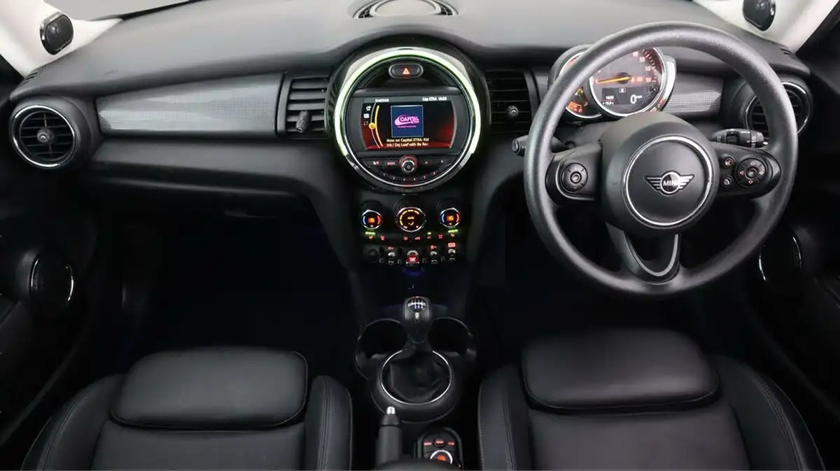 2019-mini-cooper-15-cooper-classic-hatchback-3d-big-12