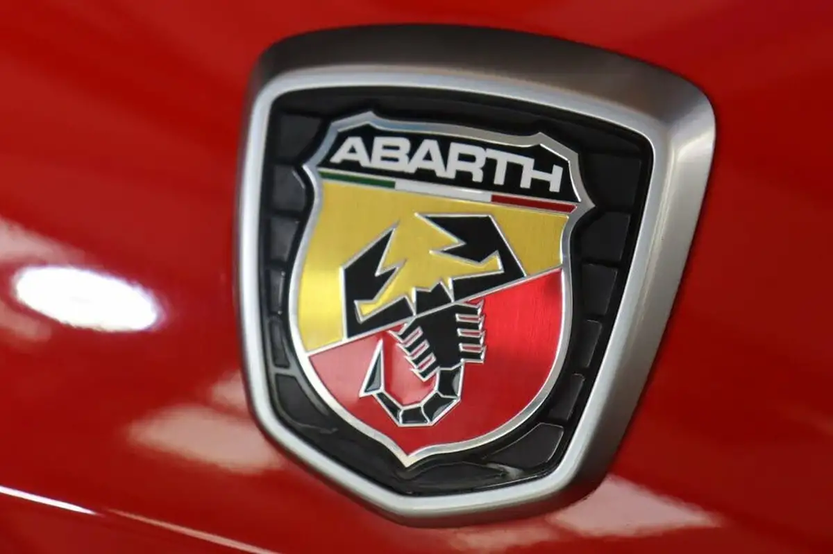 2021-abarth-595-14-tjet-big-16