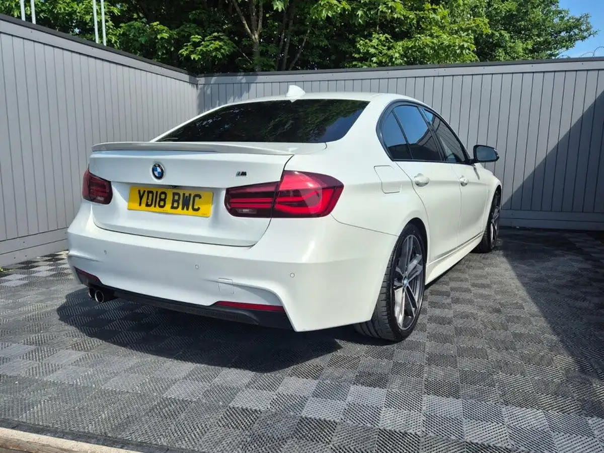 2018-bmw-3-series-20-320i-m-sport-shadow-edition-saloon-4d-auto-big-10