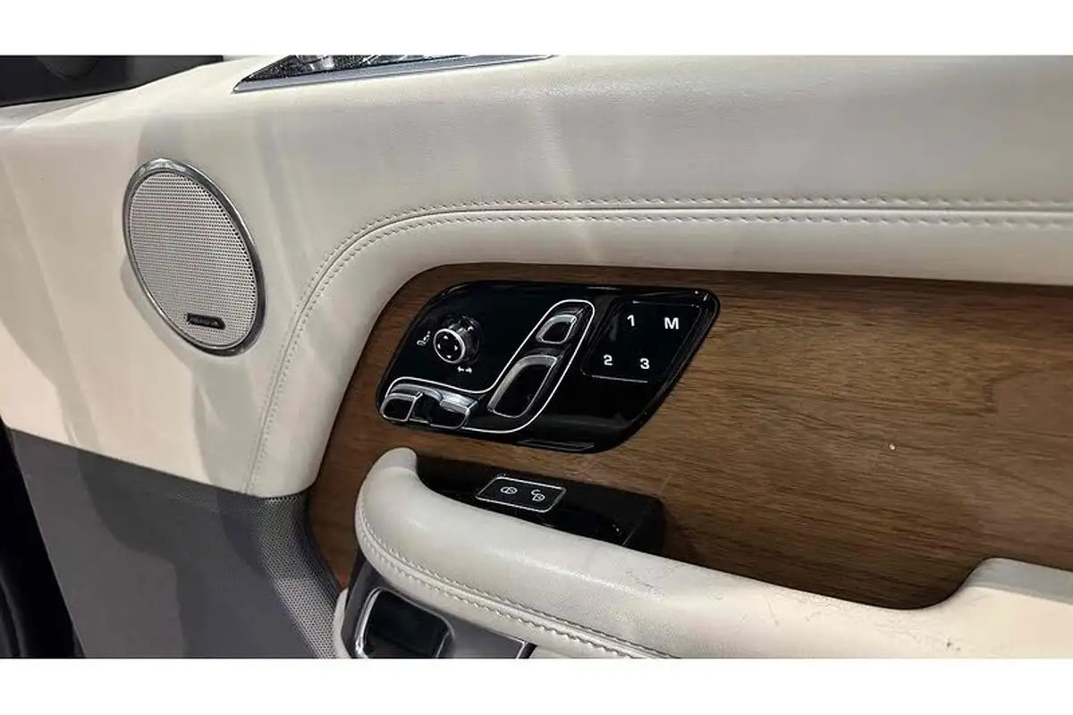 2019-land-rover-range-rover-30-sd-v6-vogue-big-37