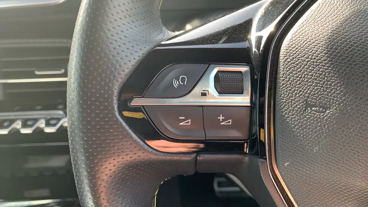 2022-peugeot-2008-suv-e-gt-premium-big-22