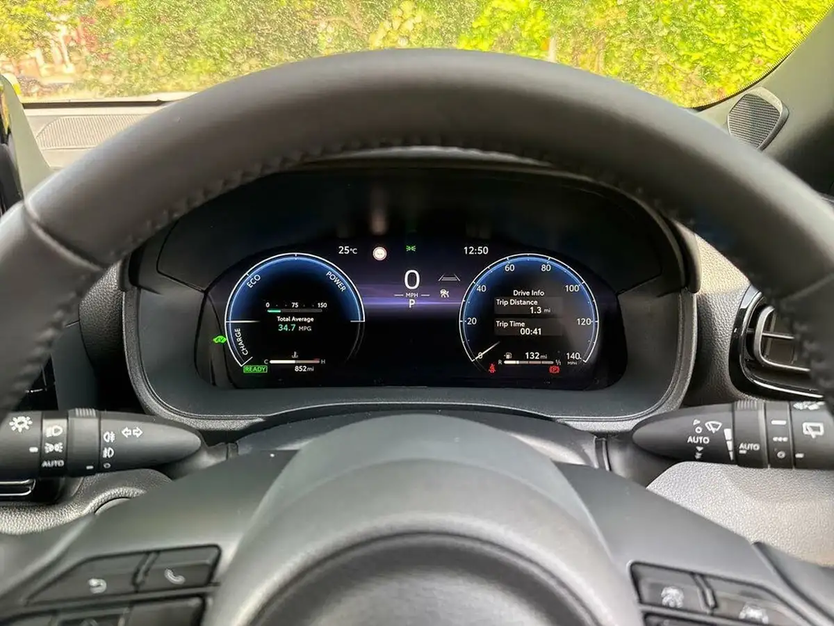 2024-toyota-yaris-15-vvt-i-excel-big-13