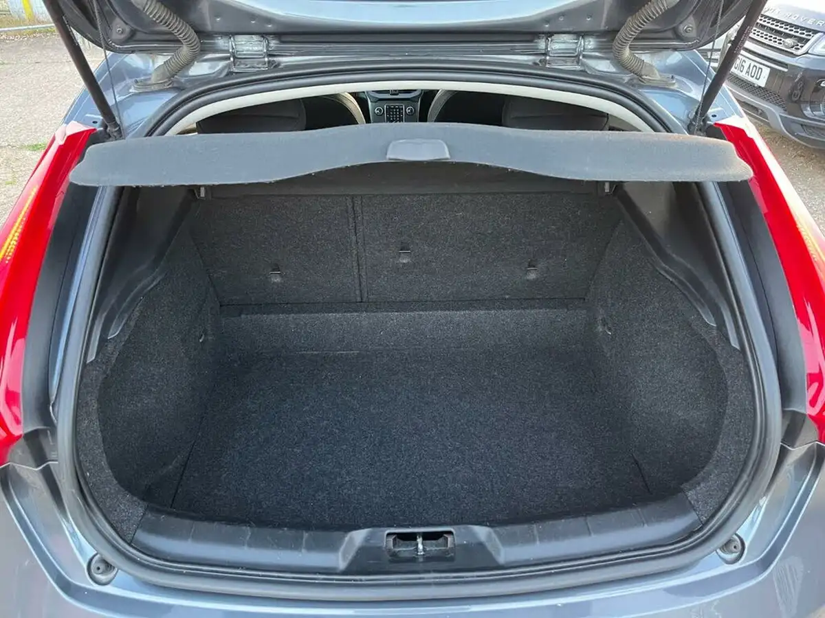 2013-volvo-v40-16td-d2-se-ss-big-23