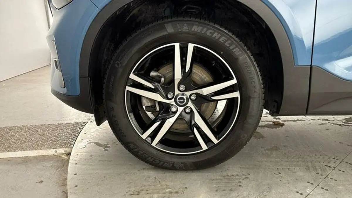 2022-volvo-xc40-20-b4-plus-awd-big-35