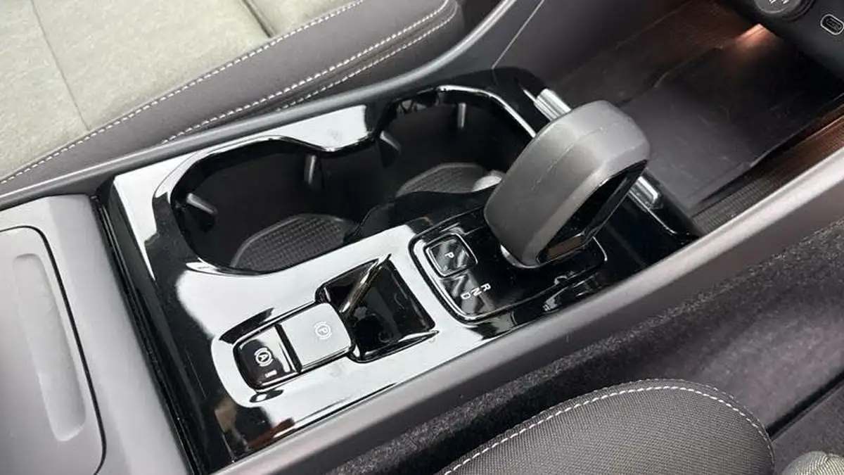 2022-volvo-xc40-20-b4-plus-awd-big-11