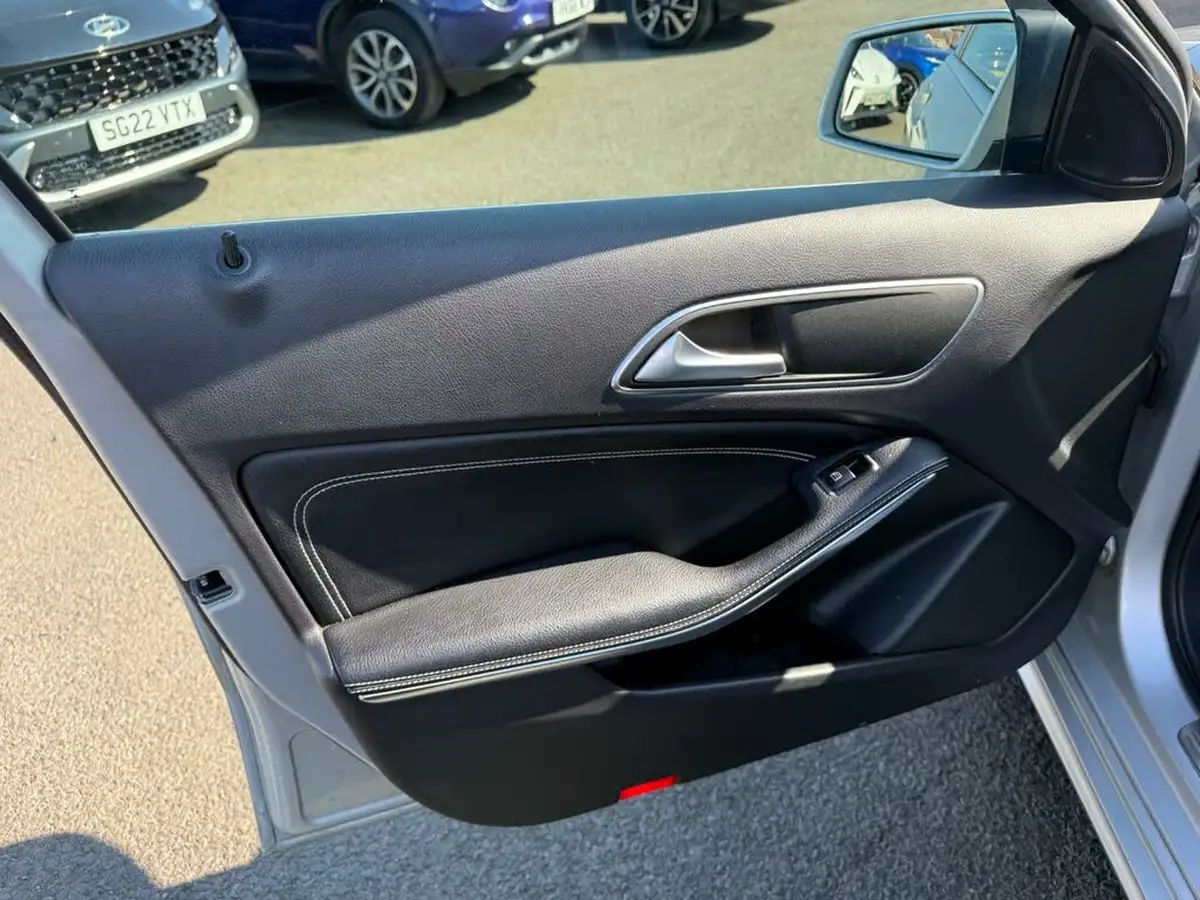 2014-mercedes-benz-a-class-18-cdi-a200-sport-7g-dct-big-29