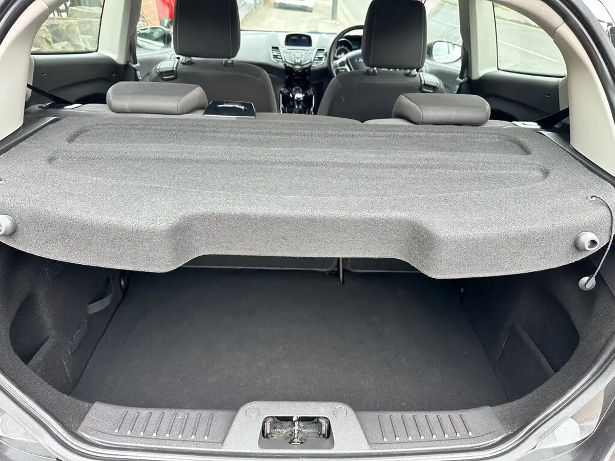 2016-ford-fiesta-125-zetec-3d-big-6