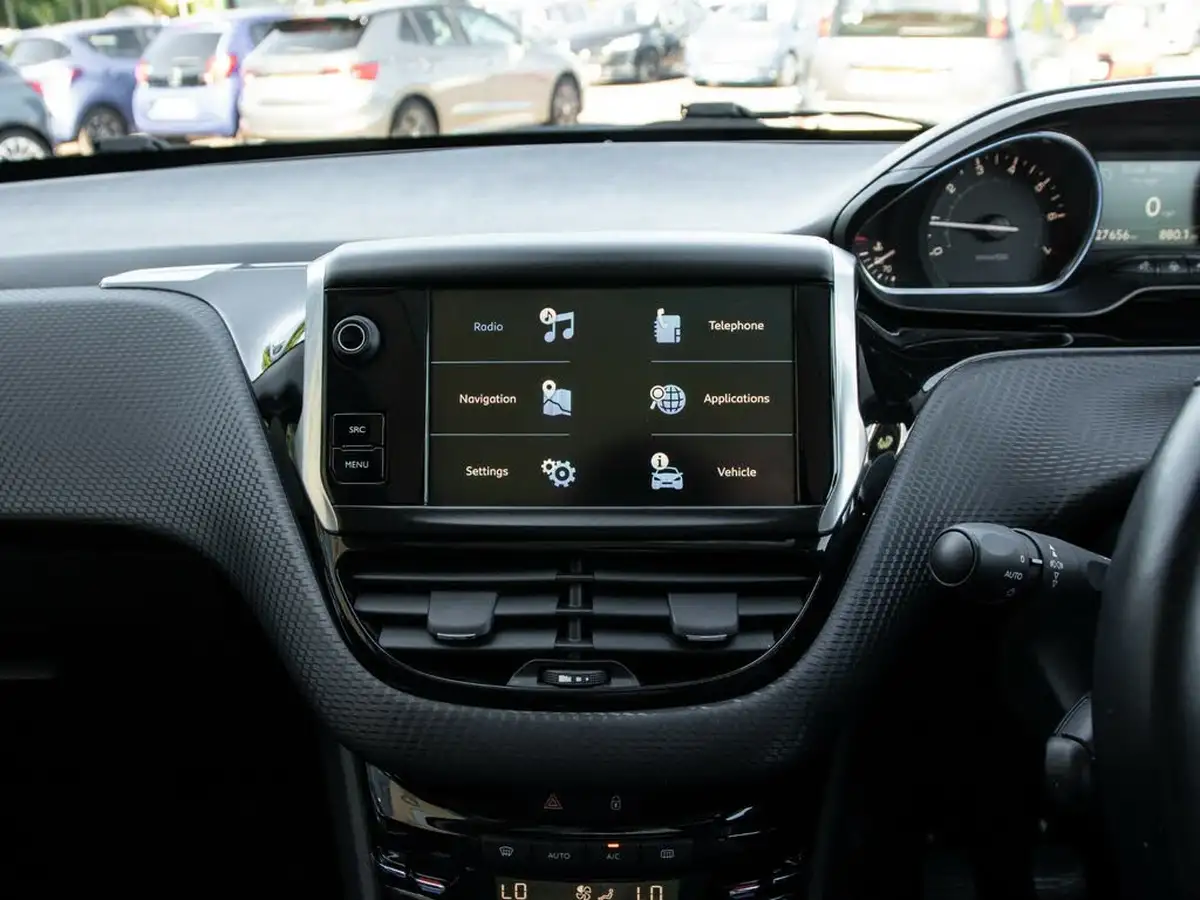 2018-peugeot-2008-suv-12-puretech-allure-premium-ss-big-21