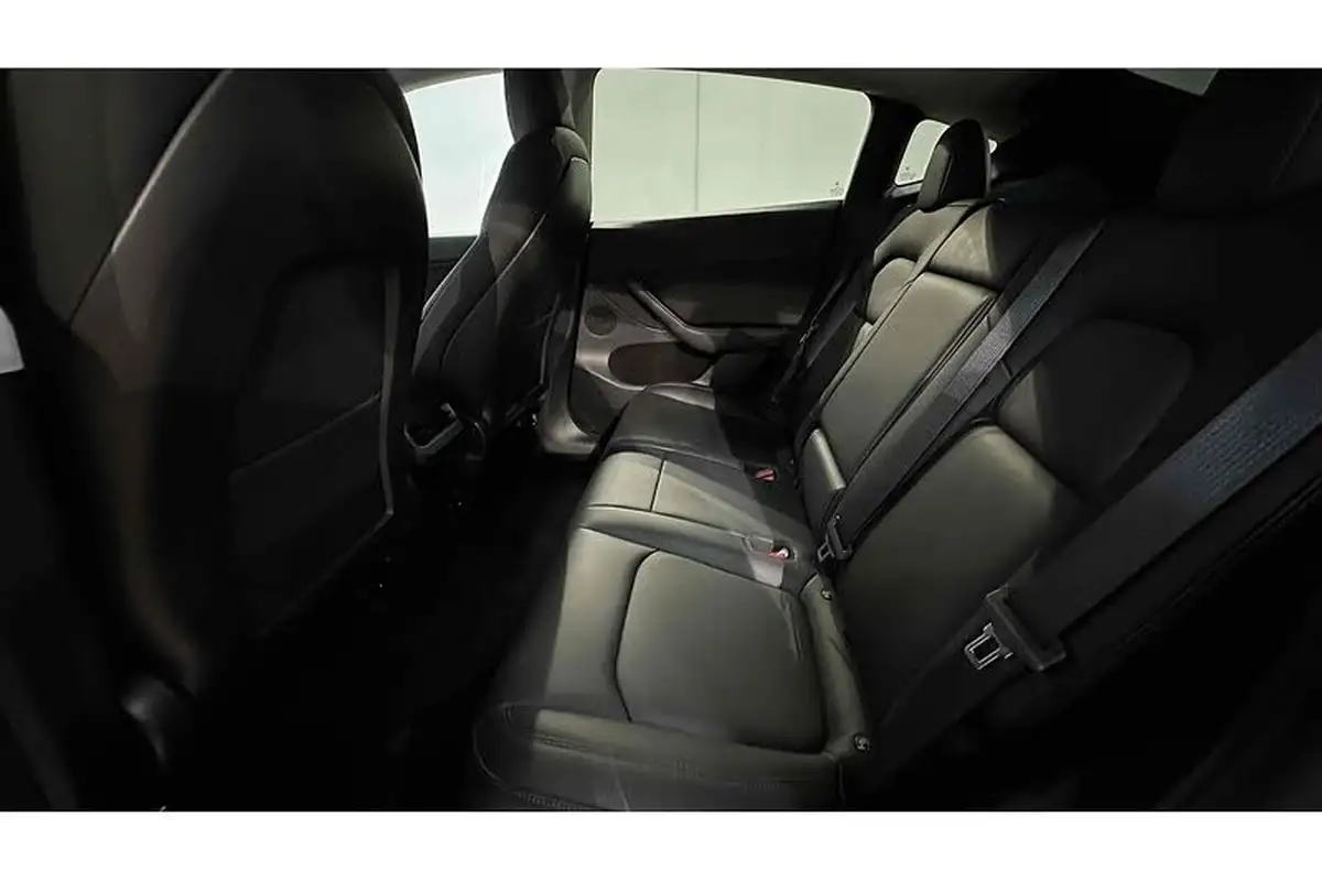 2022-tesla-model-y-e-long-range-big-21