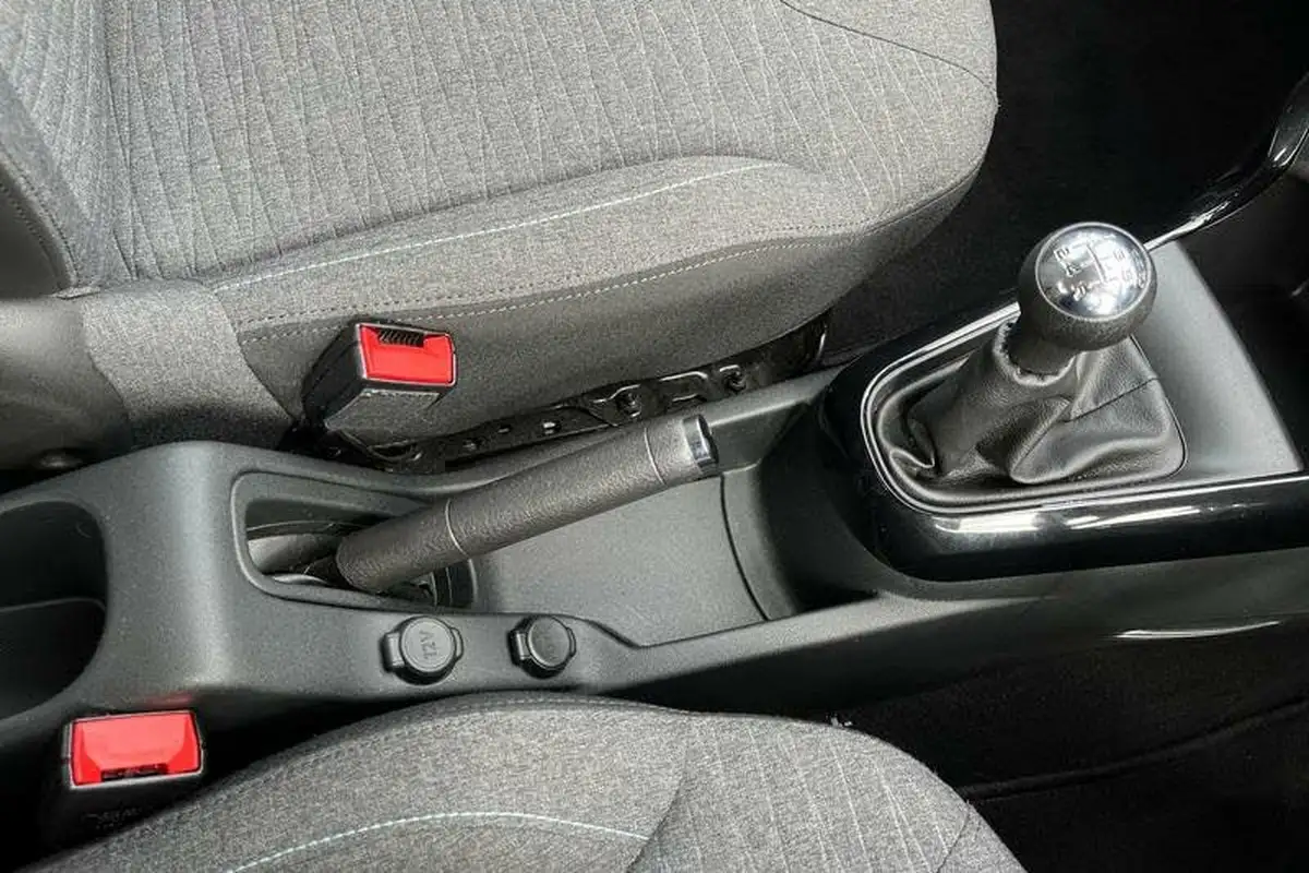 2015-citroen-c3-12-selection-big-36