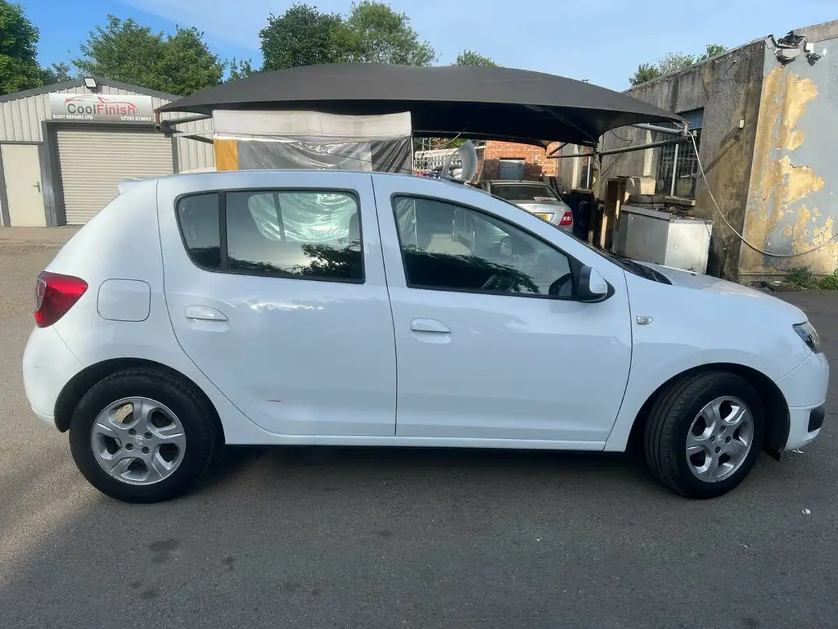 2013-dacia-sandero-12-laureate-big-11