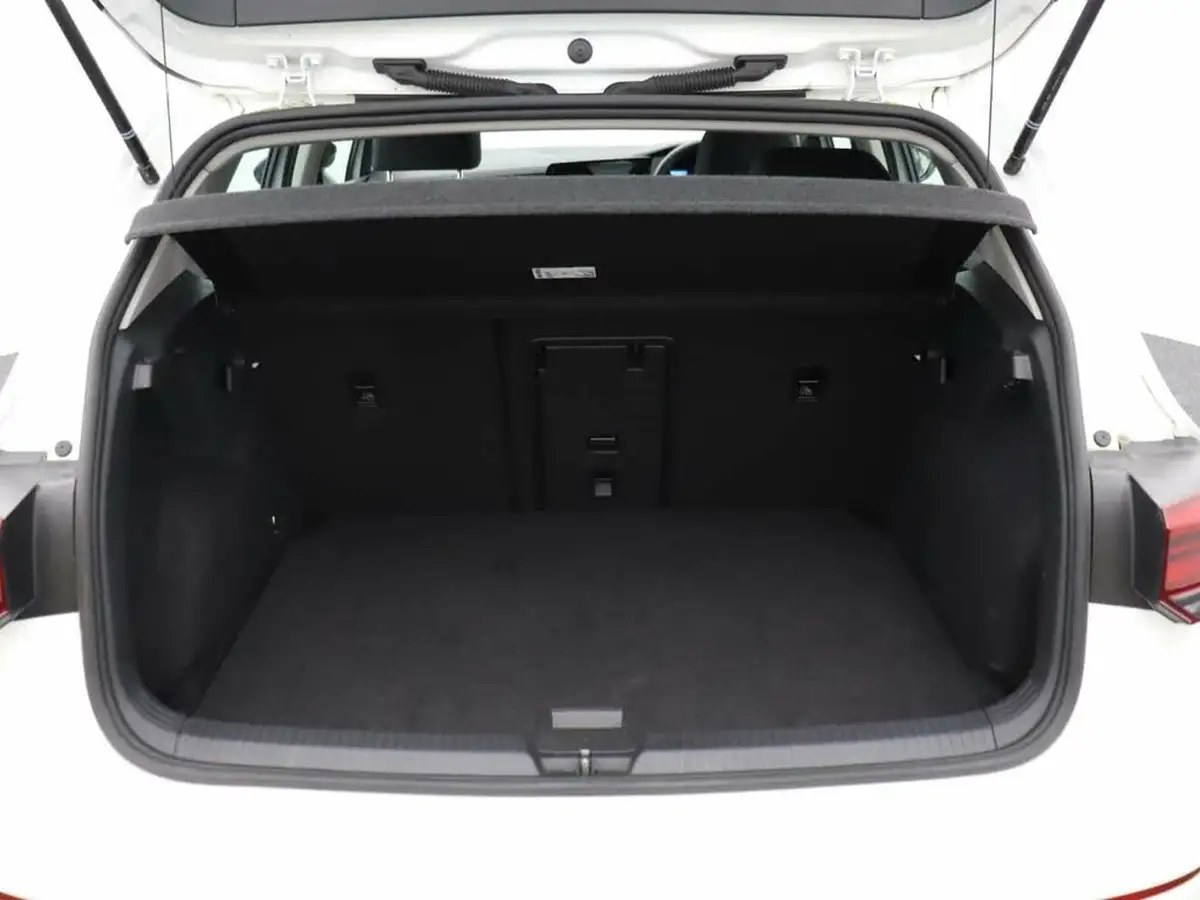 2022-volkswagen-golf-15-tsi-life-150ps-hatchback-big-16