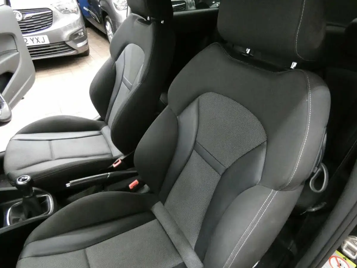 2017-audi-a1-10-tfsi-sport-hatchback-3d-big-44