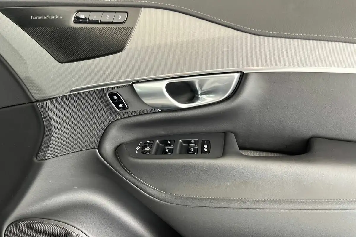 2024-volvo-xc90-20-t8-plus-big-34