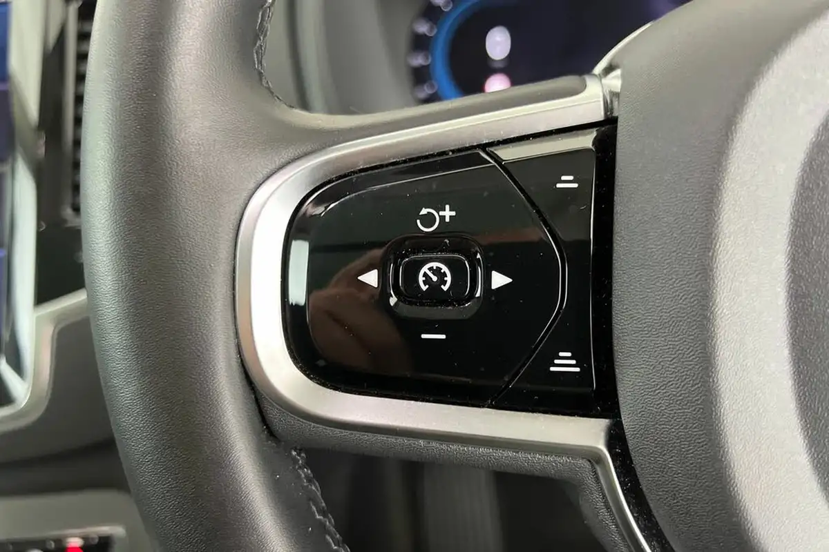 2024-volvo-xc90-20-t8-plus-big-10