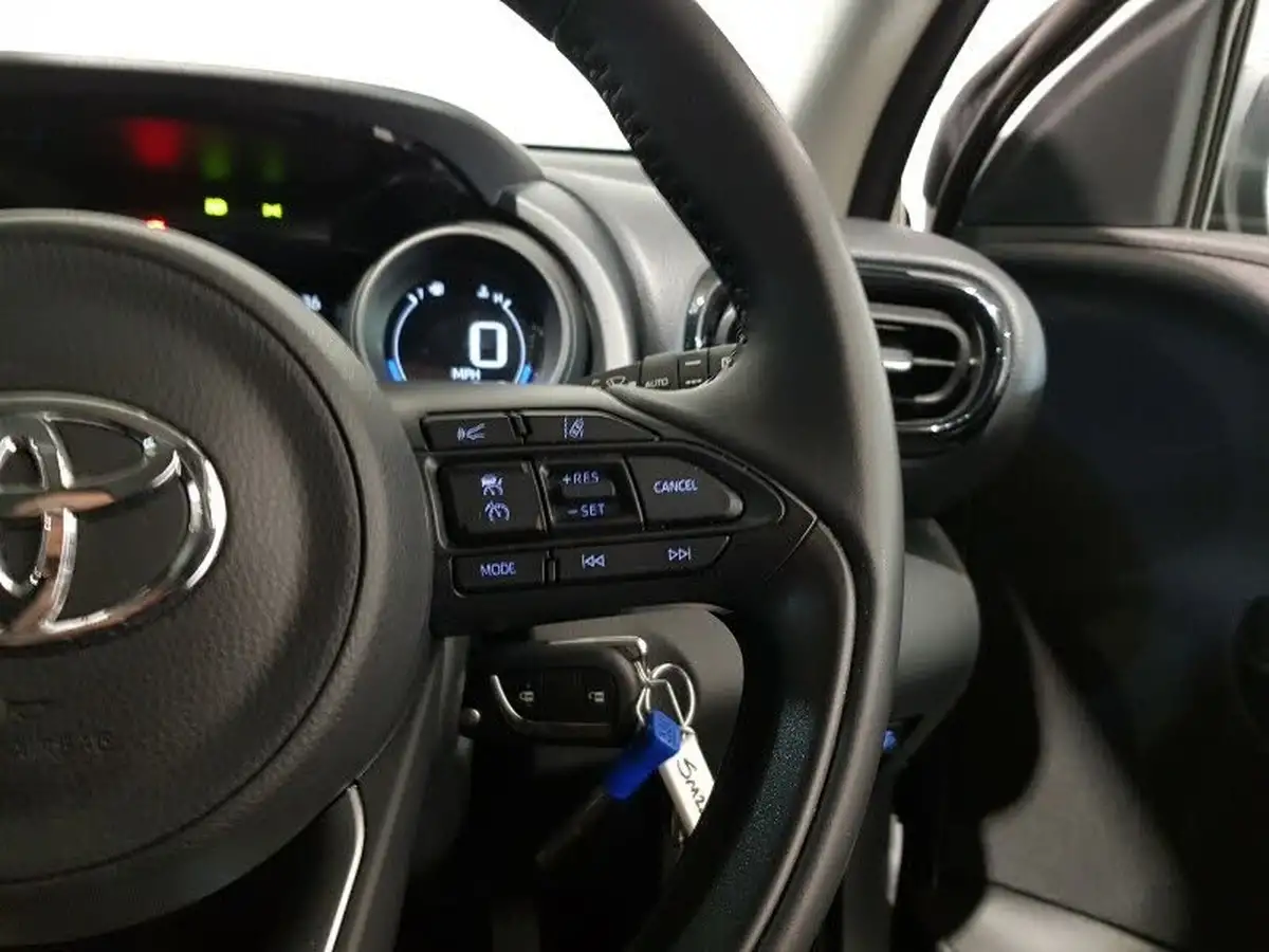 2022-toyota-yaris-15-vvt-i-design-big-15