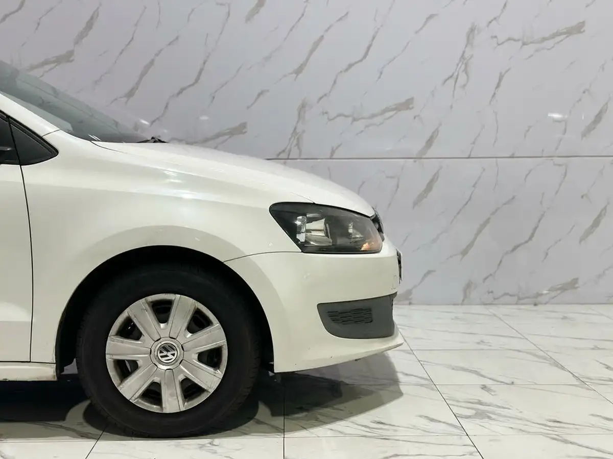 2011-volkswagen-polo-12-s-3d-big-8