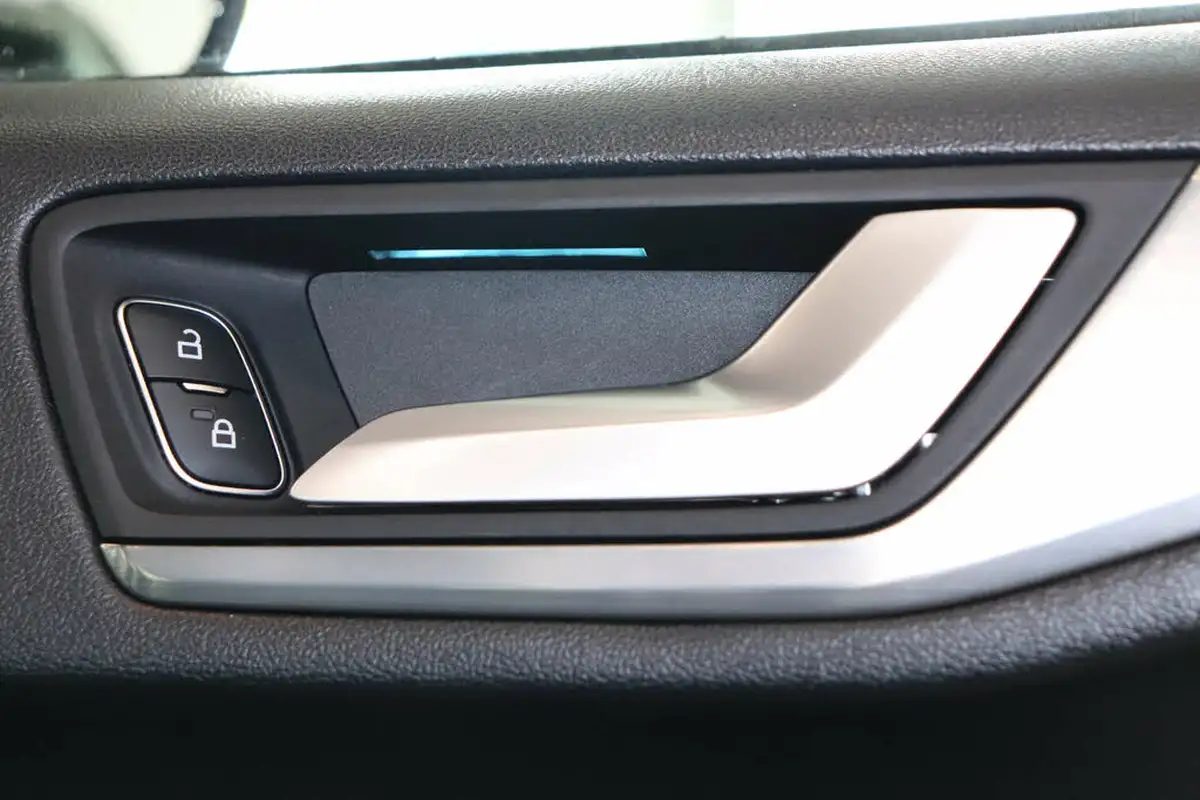 2019-ford-focus-10t-titanium-ss-hatchback-big-25