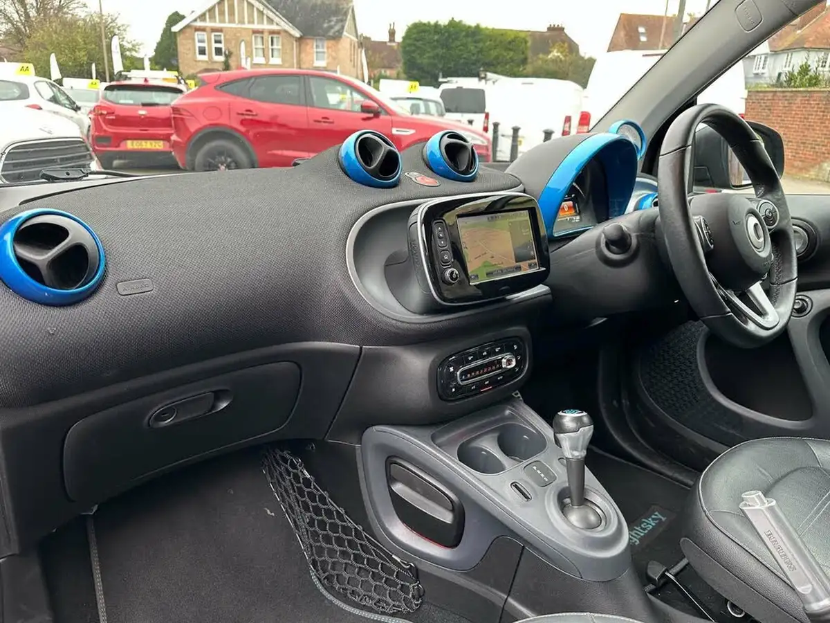 2018-smart-fortwo-eq-edition-nightsky-coupe-big-9