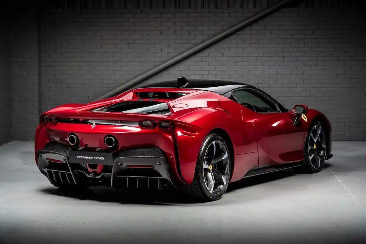 2021-ferrari-sf90-stradale-big-5