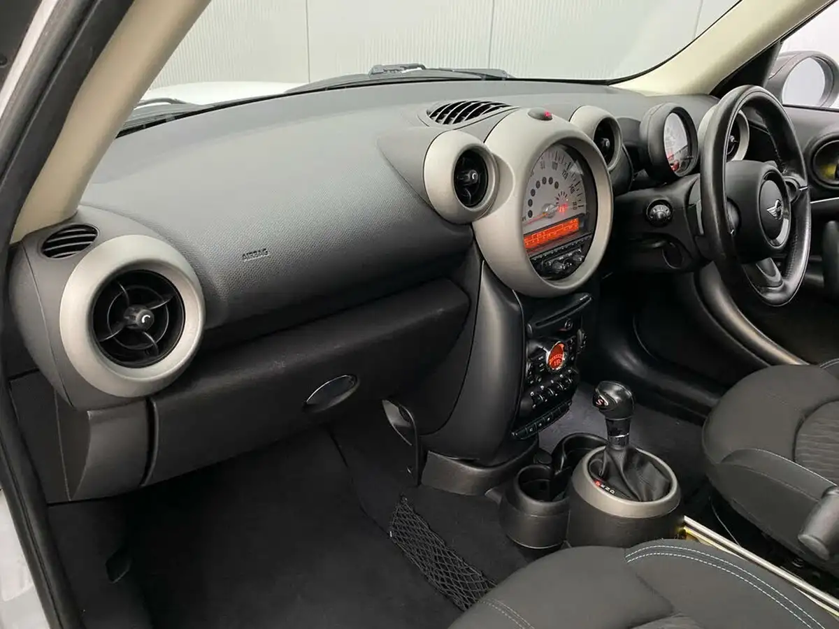 2012-mini-countryman-16-cooper-s-auto-big-39