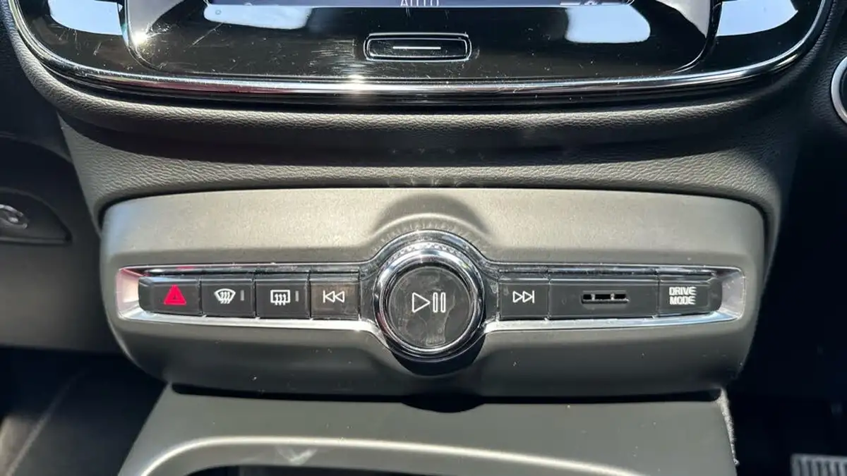 2020-volvo-xc40-20-b4-inscription-pro-big-49