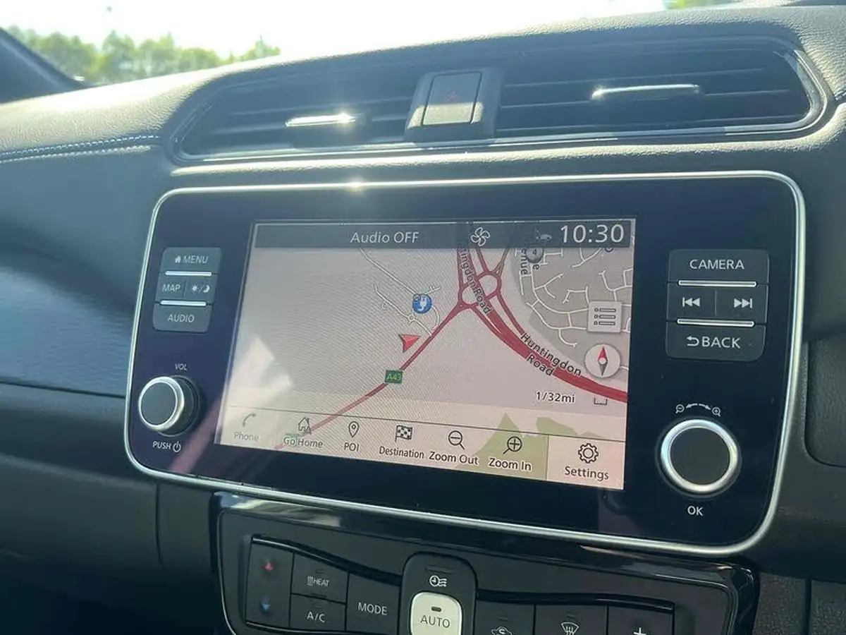 2021-nissan-leaf-e-tekna-big-42