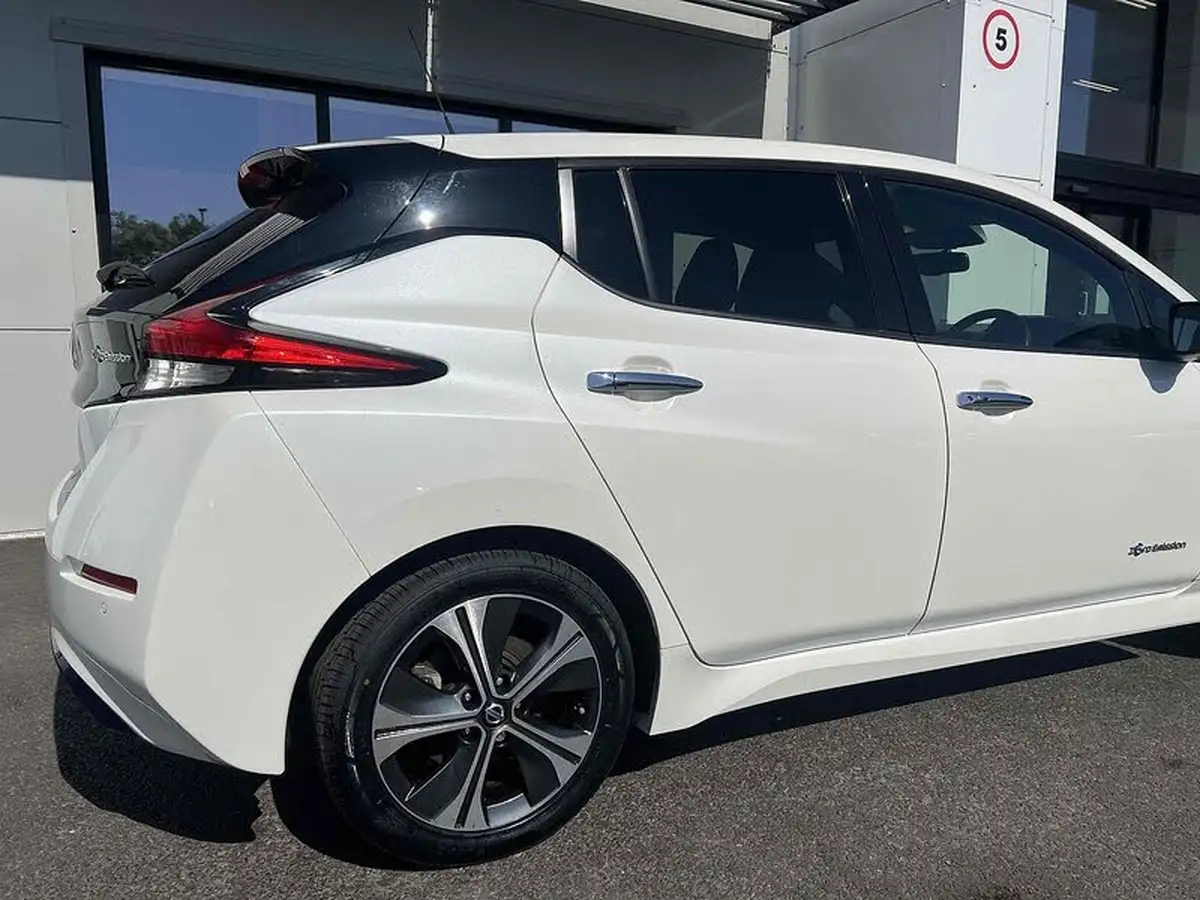 2021-nissan-leaf-e-tekna-big-18