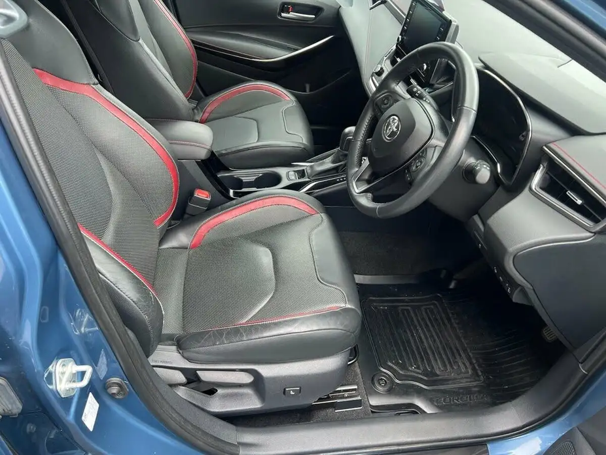 2020-toyota-corolla-18-vvt-i-excel-trk-hatchback-big-1