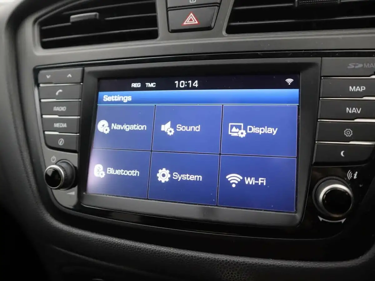 2018-hyundai-i20-12-go-se-big-26