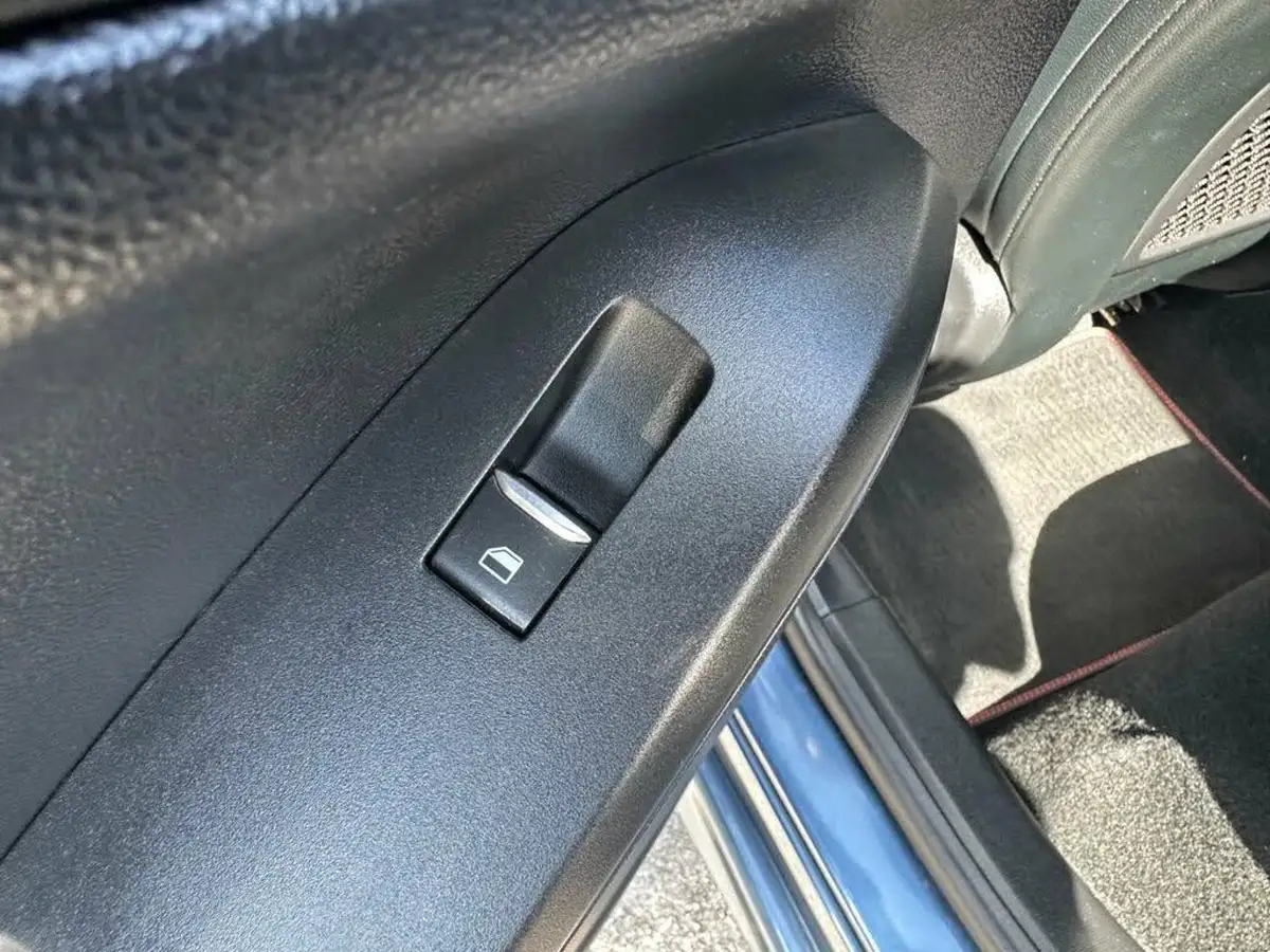 2018-ford-focus-10t-st-line-x-125ps-hatchback-big-37