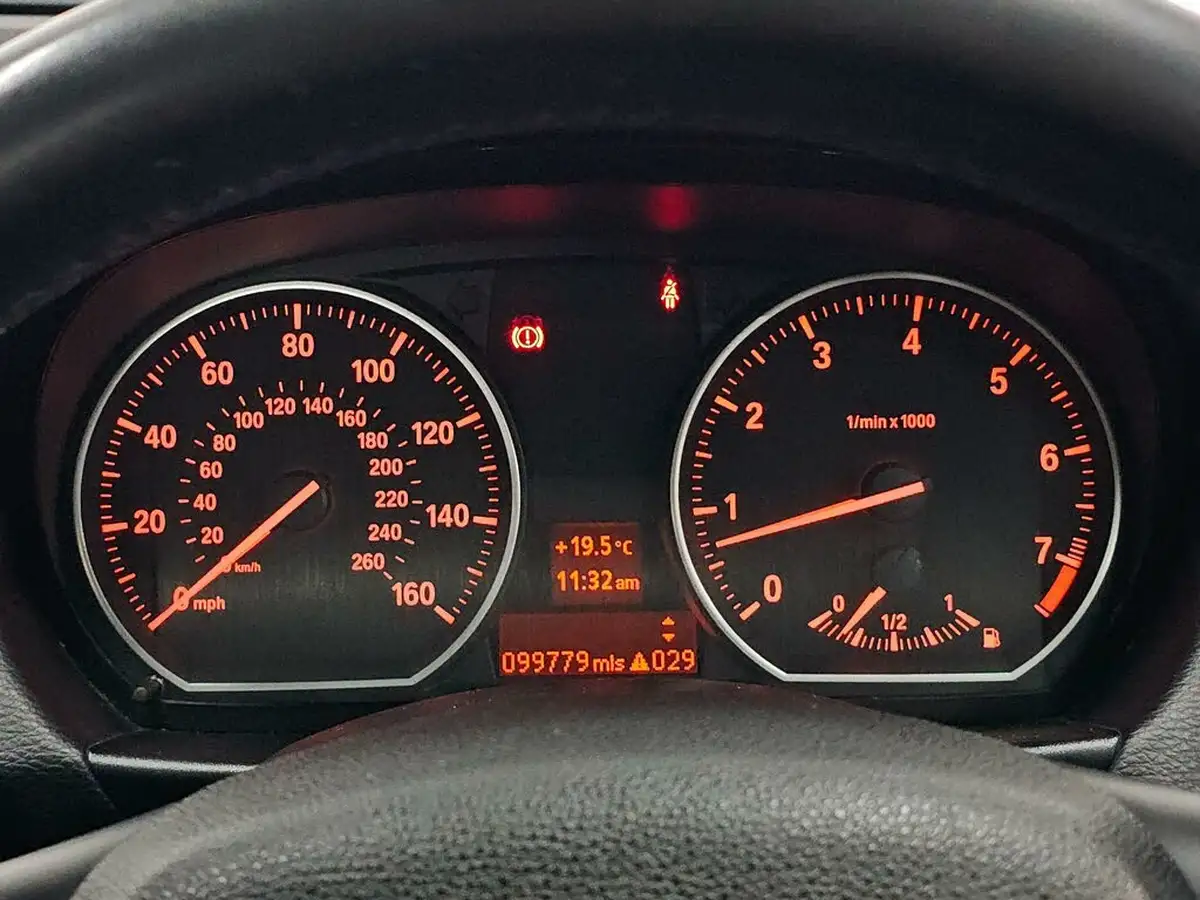 2012-bmw-1-series-20-120i-sport-plus-edition-coupe-big-34