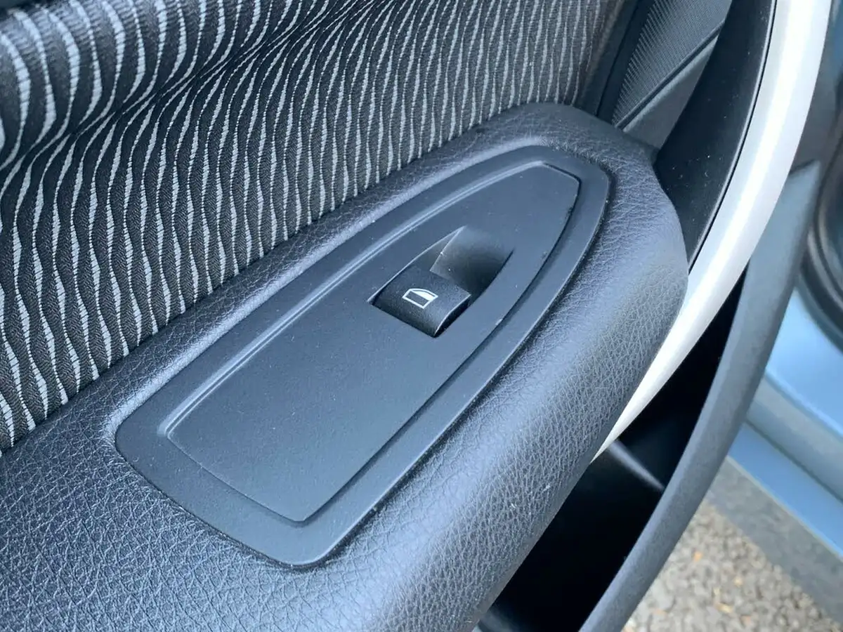 2019-vauxhall-viva-10i-se-ac-big-17