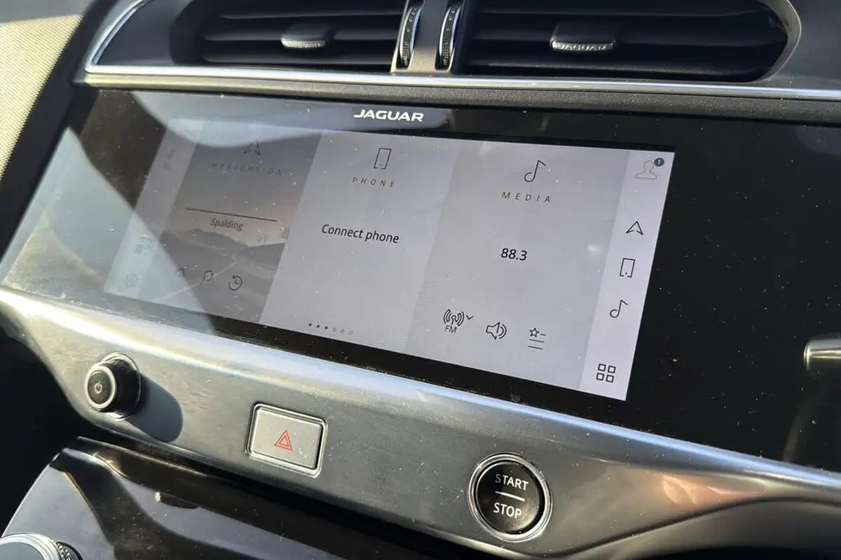 2021-jaguar-i-pace-ev400-black-big-47